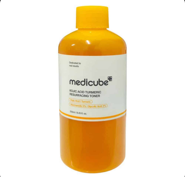 تونر روشن کننده و لایه بردار ملایم کوجیک اسید و زردچوبه مدی کیوب / Medicube